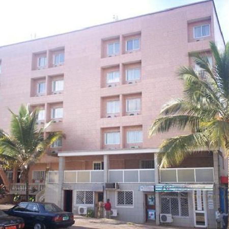 Meumi Palace Yaounde Bagian luar foto
