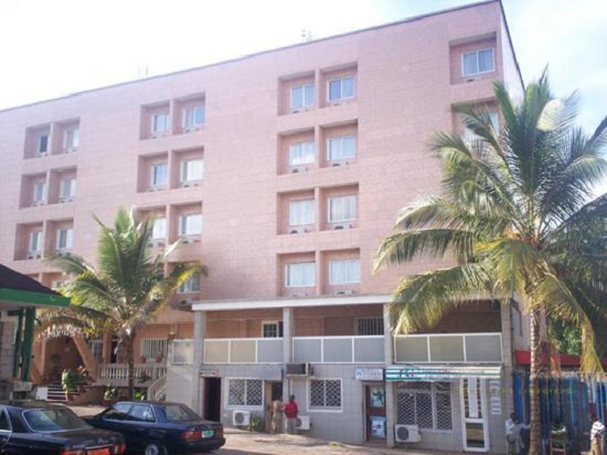 Meumi Palace Yaounde Bagian luar foto