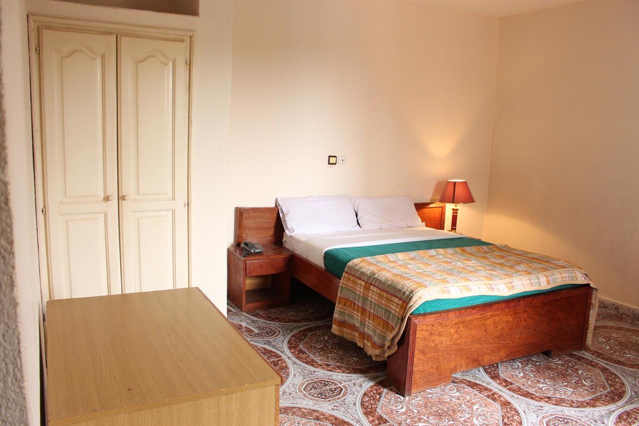 Meumi Palace Yaounde Bagian luar foto
