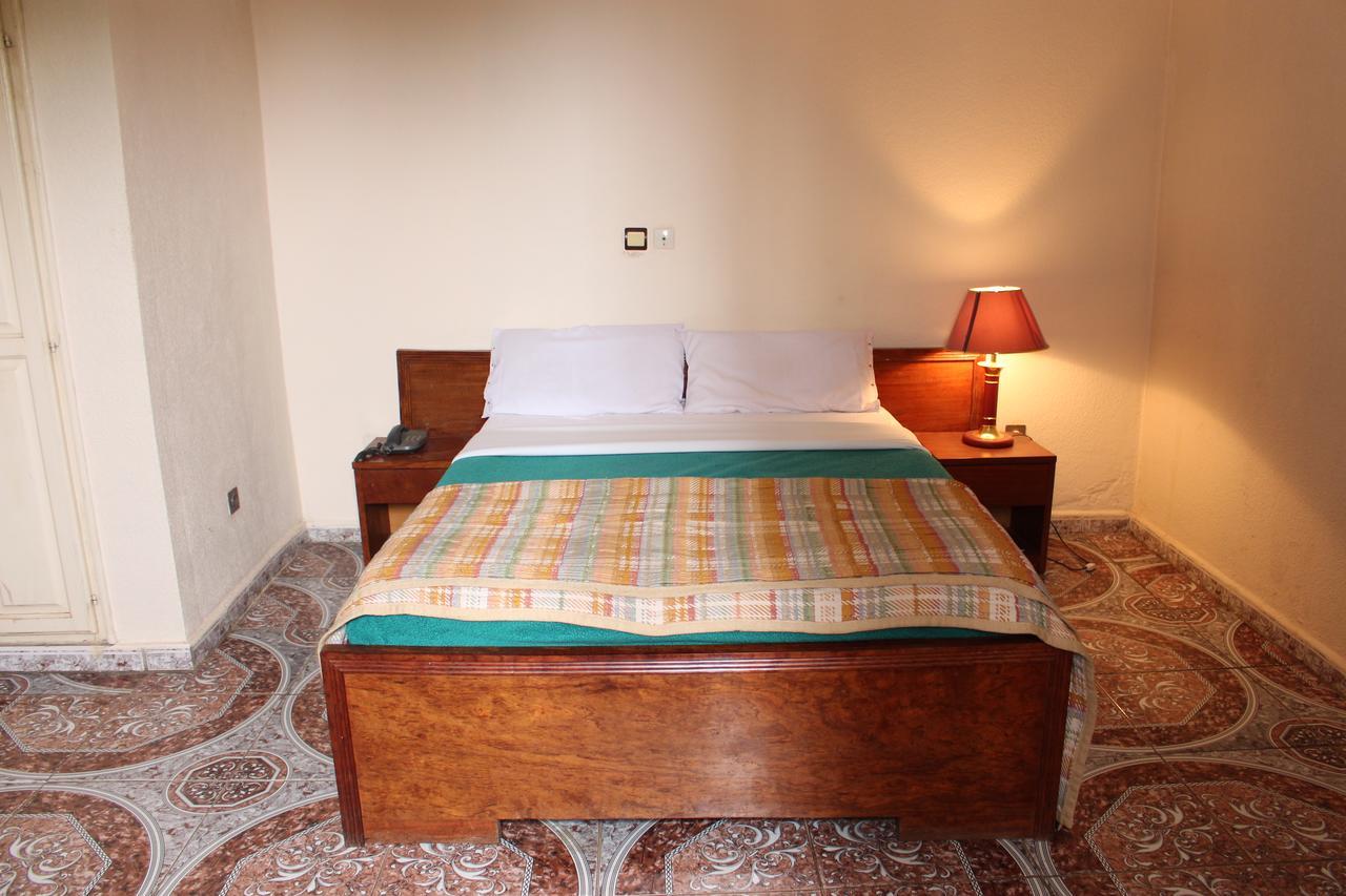 Meumi Palace Yaounde Bagian luar foto